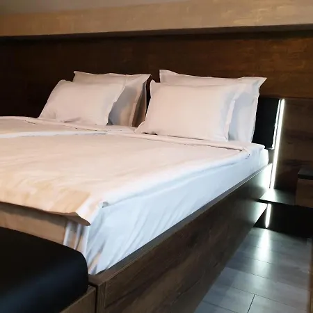 Deluxe 707 * Borovec